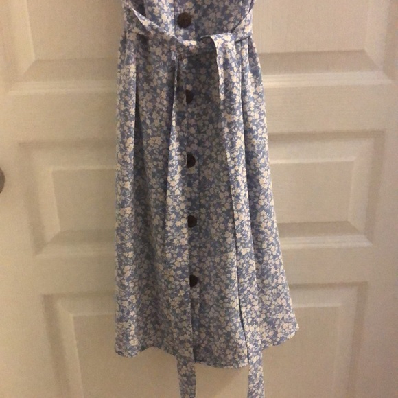 A summer dress. - Picture 2 of 4